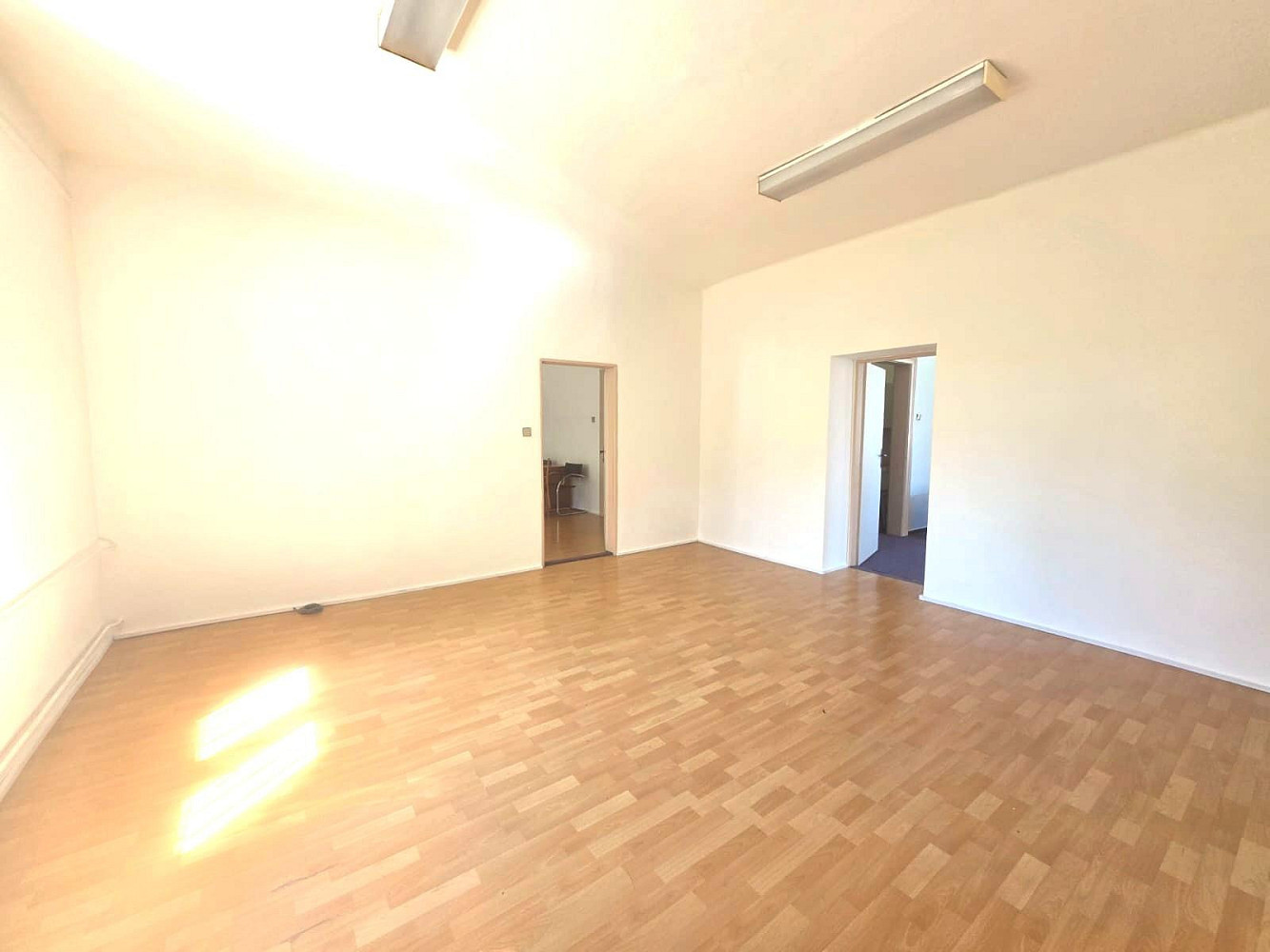 Pronájem kanceláře 65 m² – fotografie 4