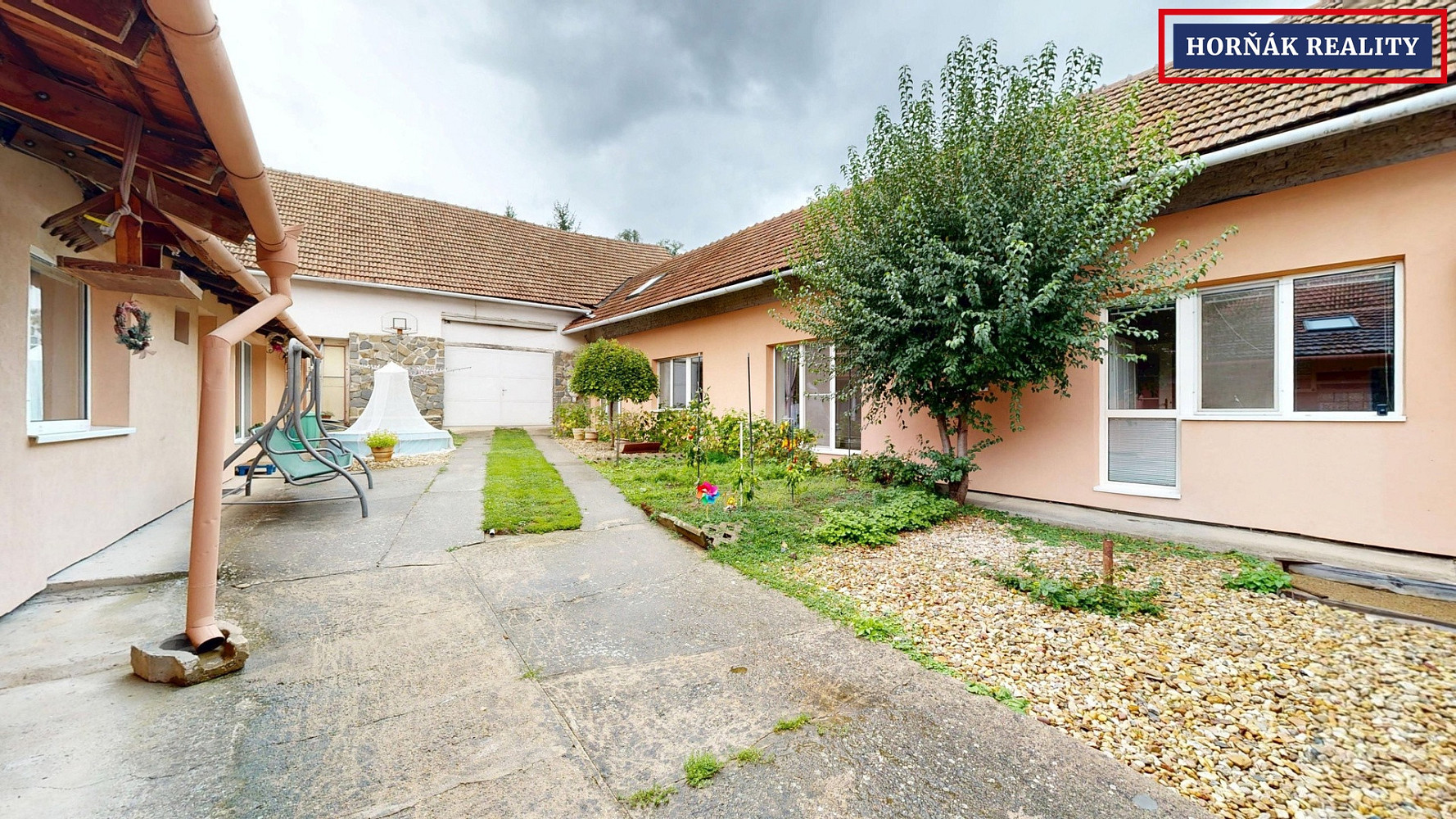 Prodej domu 195 m² s pozemkem 1 242 m² – fotografie 2