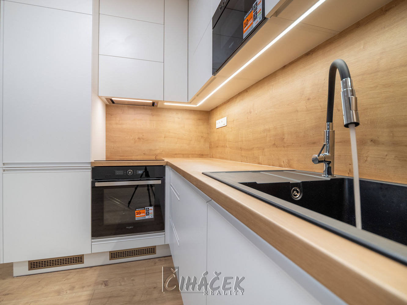 Pronájem bytu 3+kk 82 m² – fotografie 3