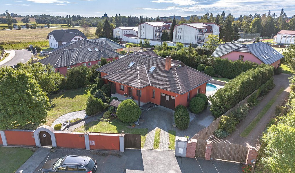 Prodej domu 200 m² s pozemkem 1 400 m², Rožmitál pod Třemšínem – náhled fotky 3
