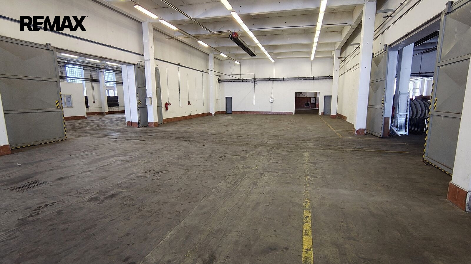 Pronájem obchodních prostor 2 000 m² – fotografie 2