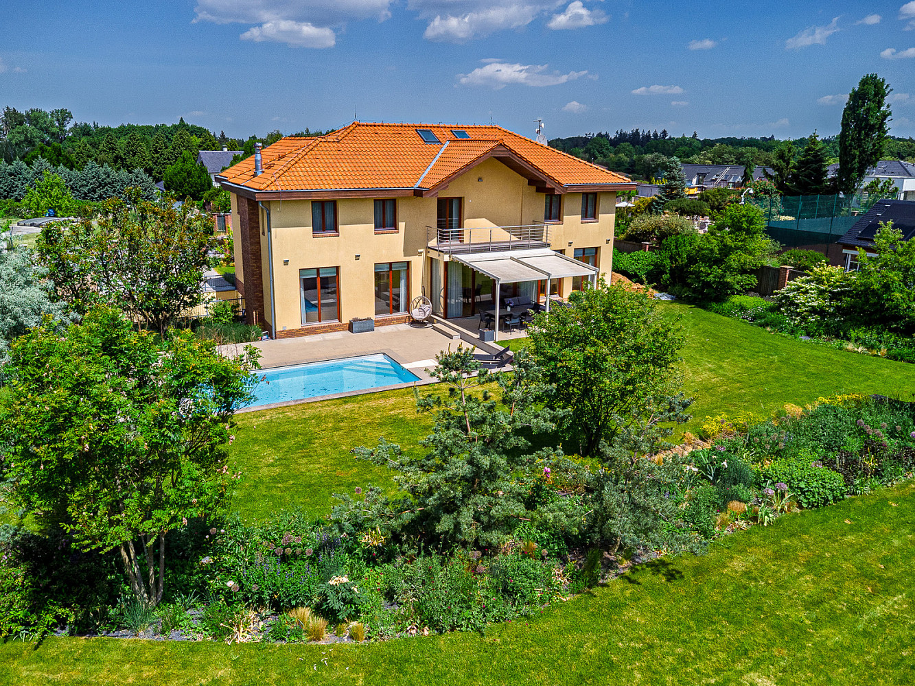 Prodej domu 431 m² s pozemkem 2 021 m²