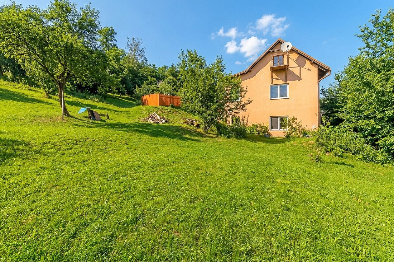 Prodej domu 255 m² s pozemkem 3 056 m² - Widok 2