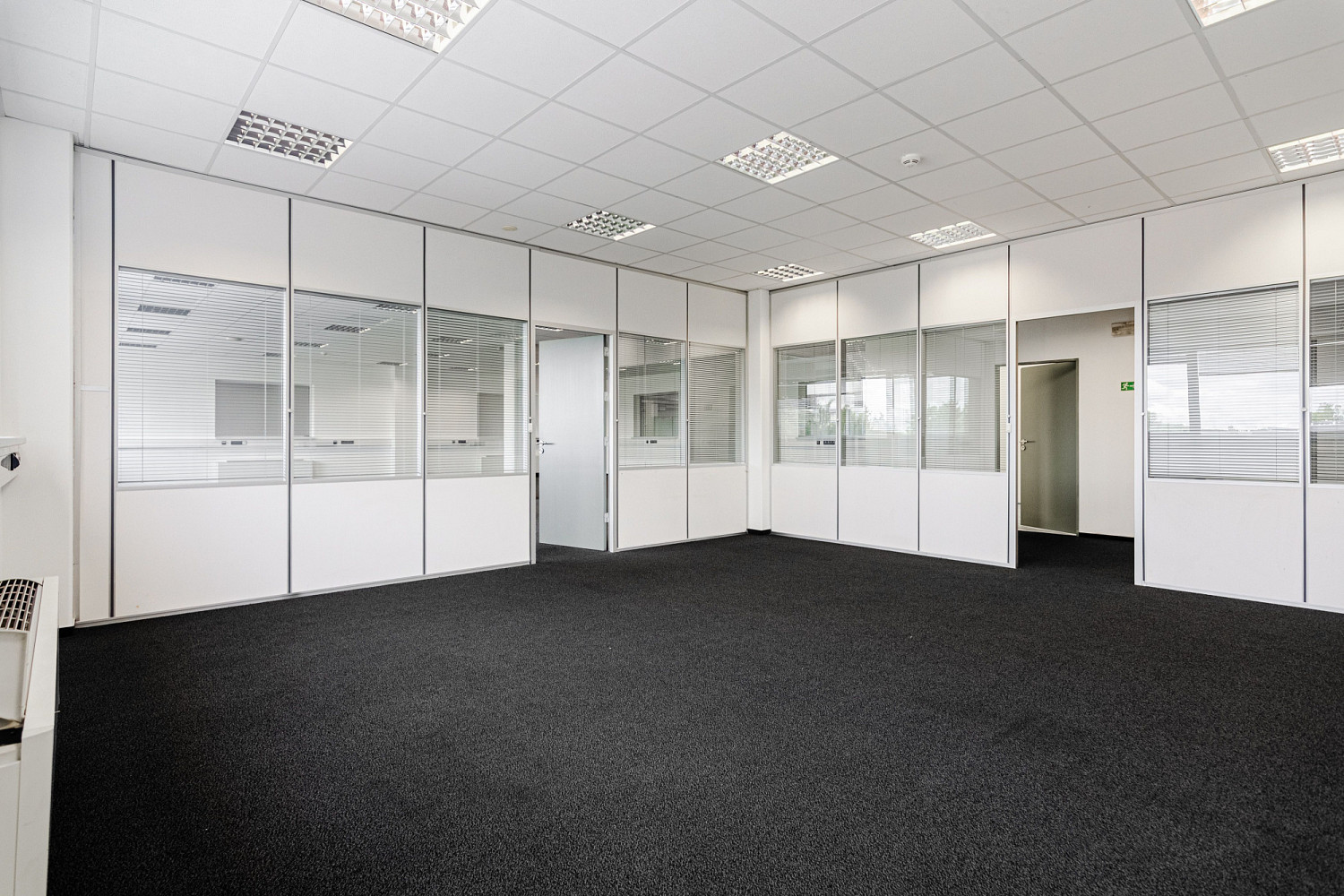 Pronájem kanceláře 225 m² – fotografie 5