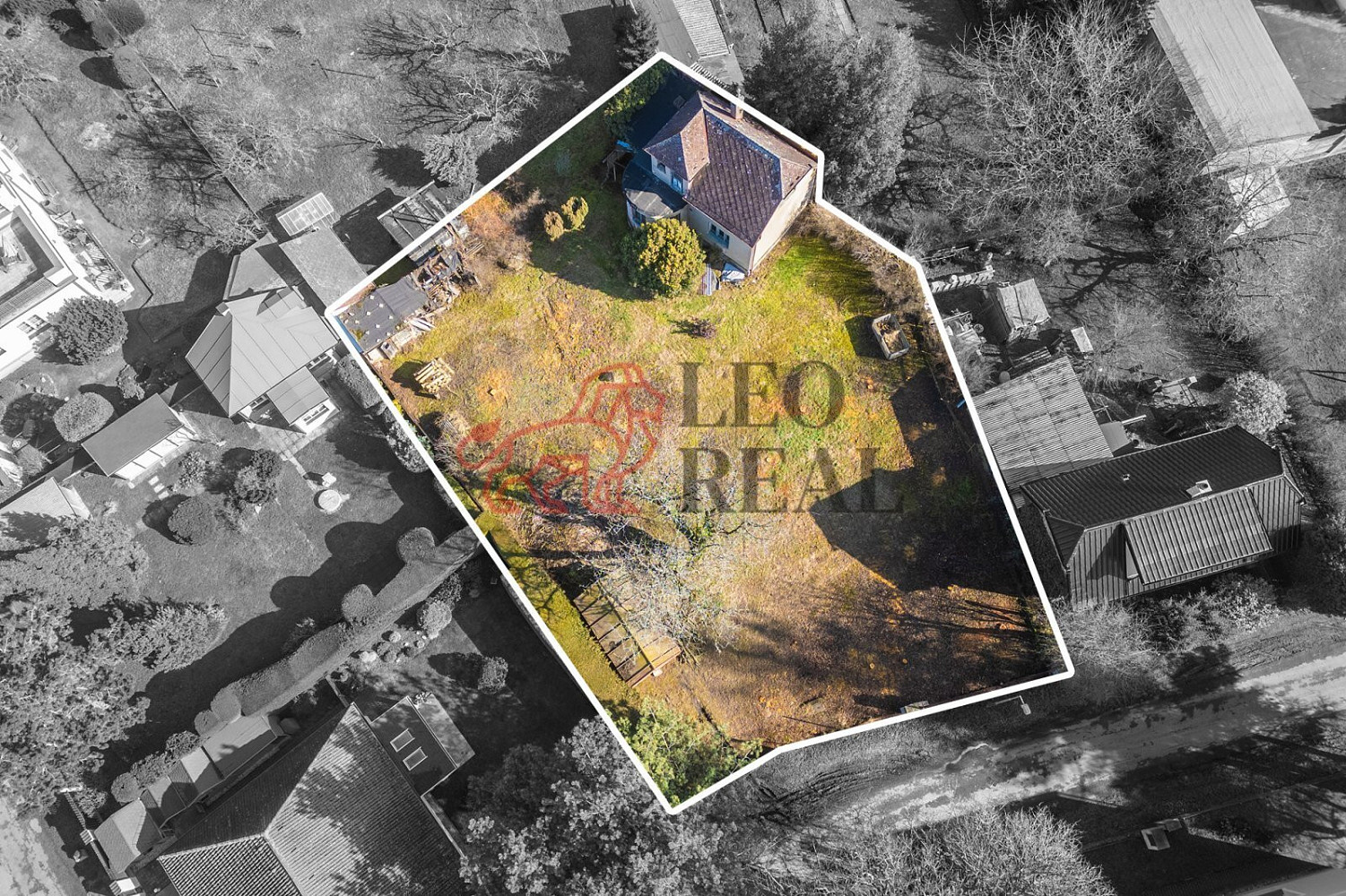 Prodej stavebního pozemku 932 m² – fotografie 4