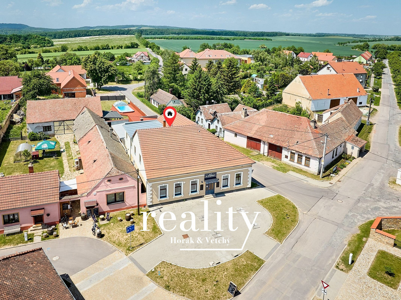 Commercial property, 564 m²