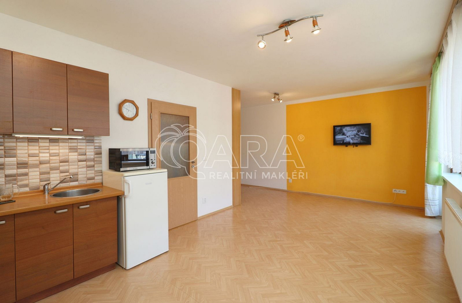 Pronájem bytu 1+kk 42 m² – fotografie 3