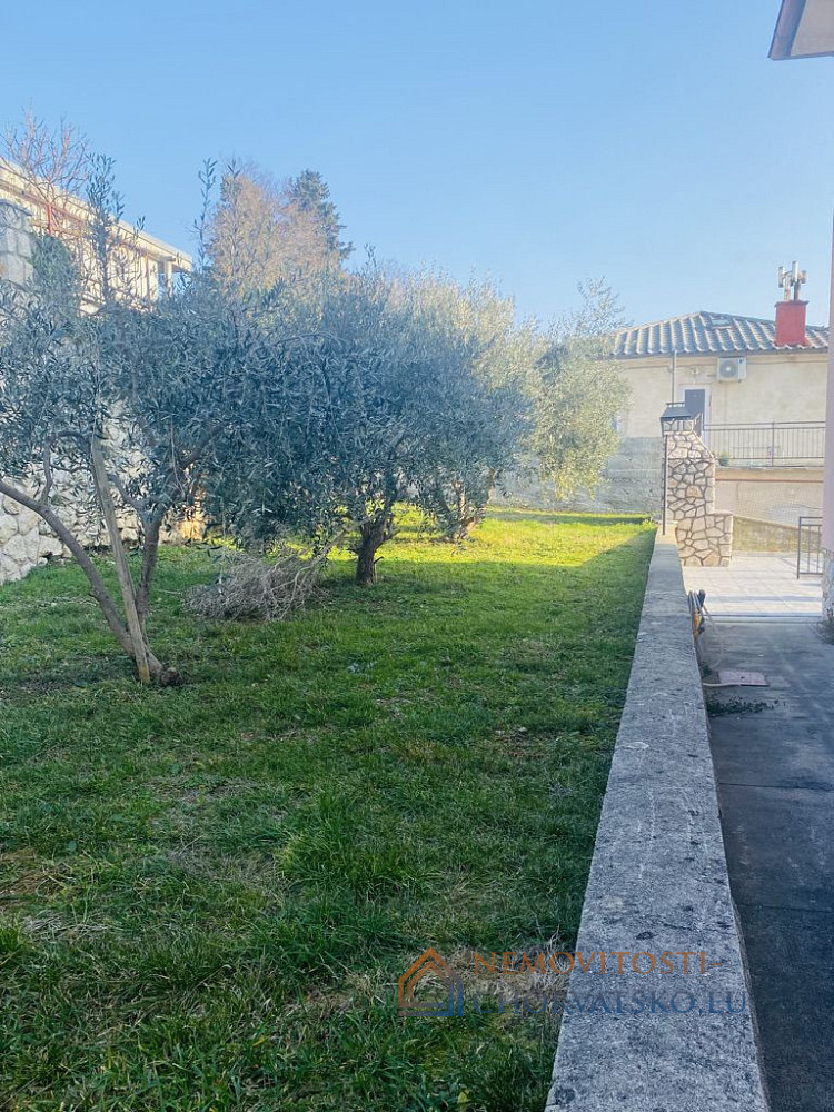 Prodej domu 250 m² s pozemkem 460 m² - Ansicht 4
