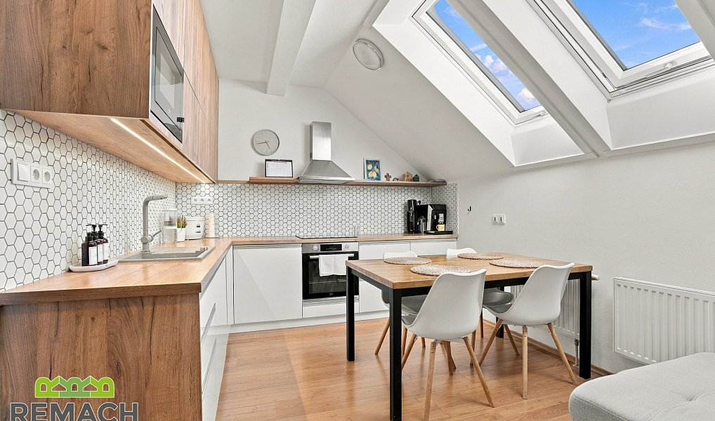 Prodej bytu 4+kk 112 m², Staré Město – náhled fotky 3