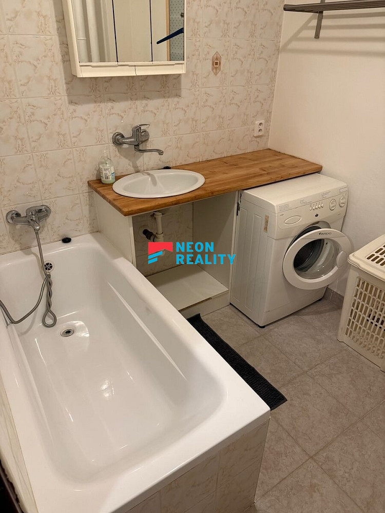 Pronájem bytu 2+1 56 m² – pohled 4