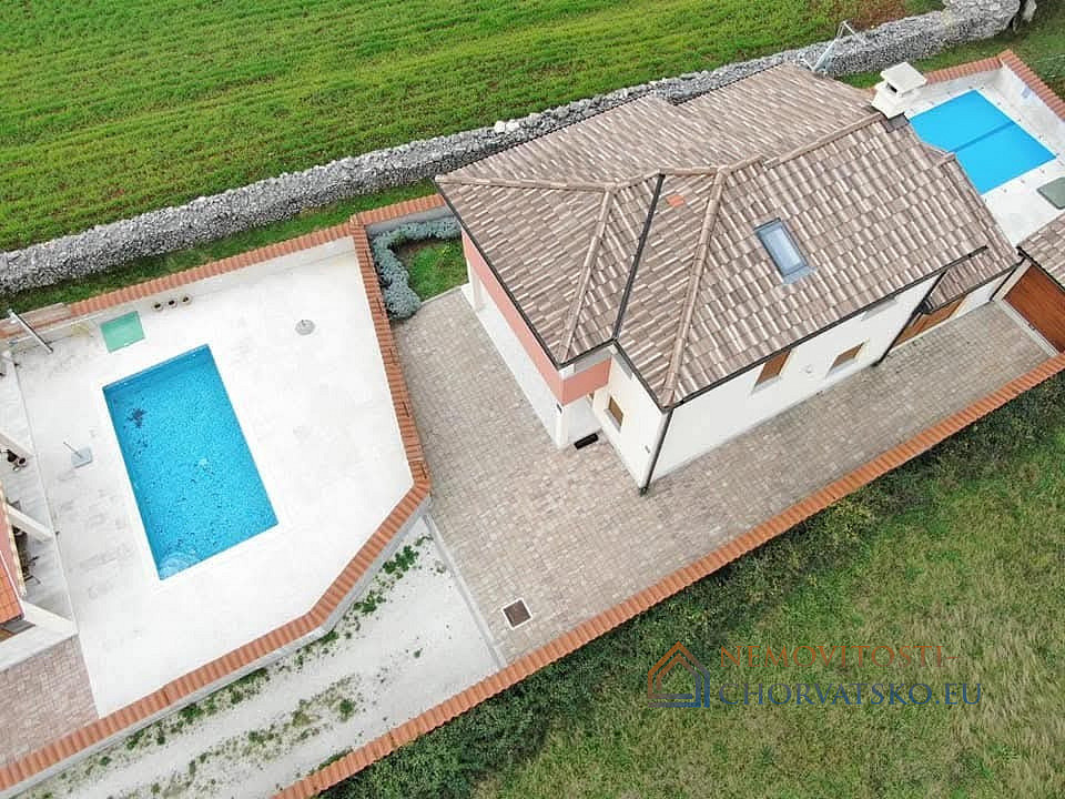 Prodej domu 160 m² s pozemkem 160 m² - View 2