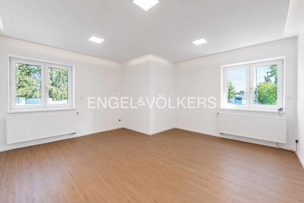 Pronájem kanceláře 200 m² – fotografie 4
