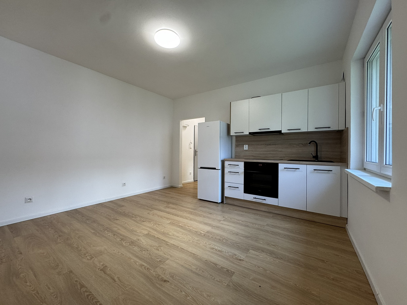 Pronájem bytu 2+kk 38 m² – pohled 3