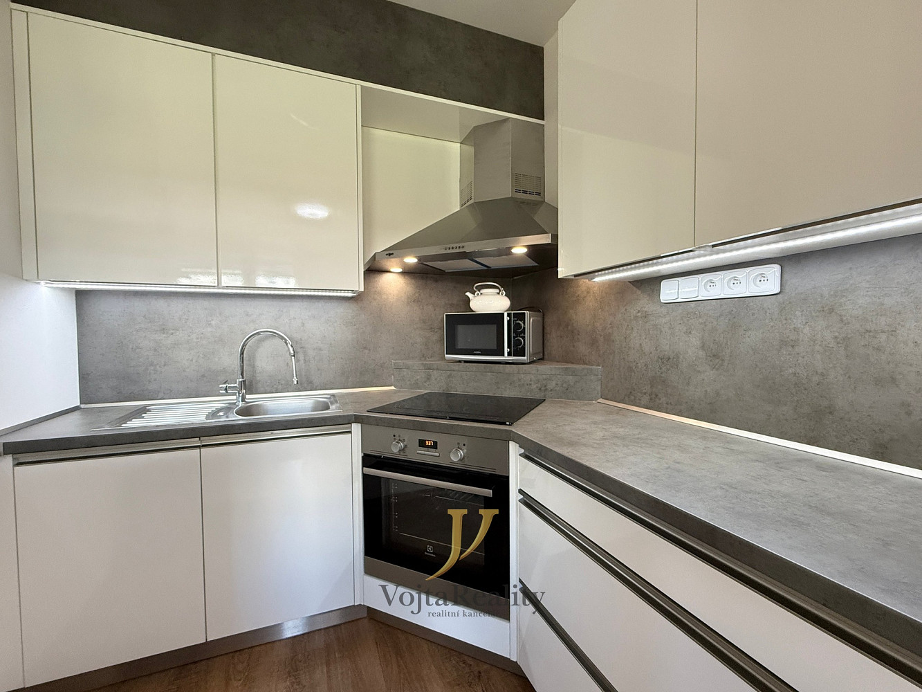 Prodej bytu 3+kk 82 m² — photo 2