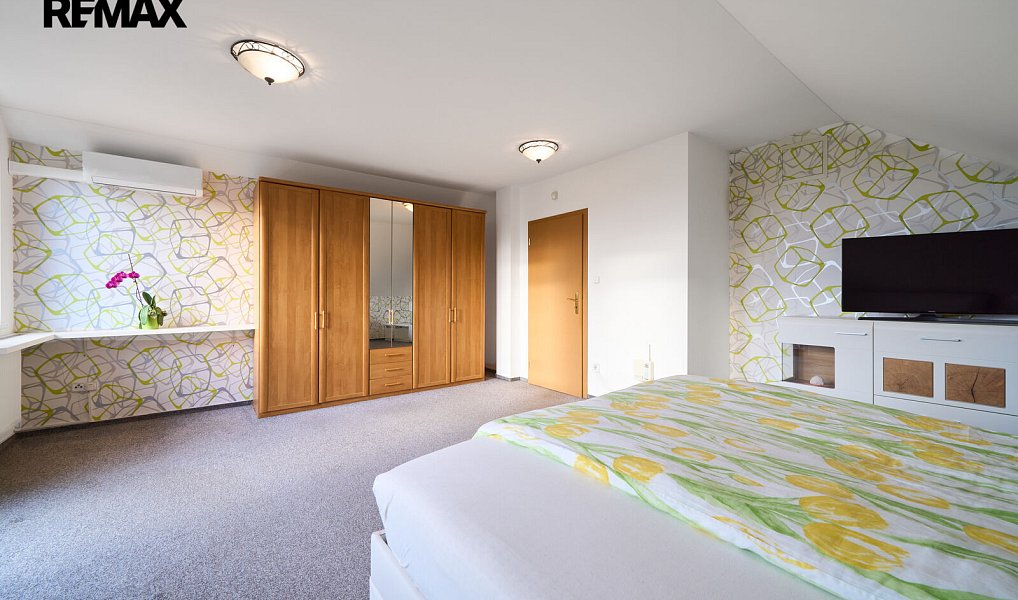 Prodej domu 210 m² s pozemkem 1 003 m², Hradec Králové – náhled fotky 11