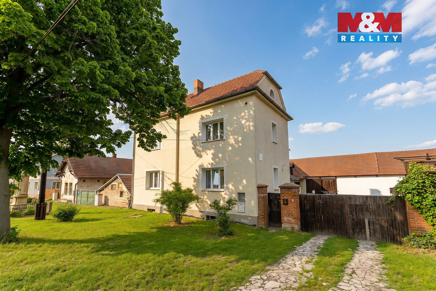Prodej domu 400 m² s pozemkem 2 264 m²