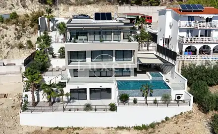 Prodej domu 450 m² s pozemkem 600 m², Omiš, Chorvatsko