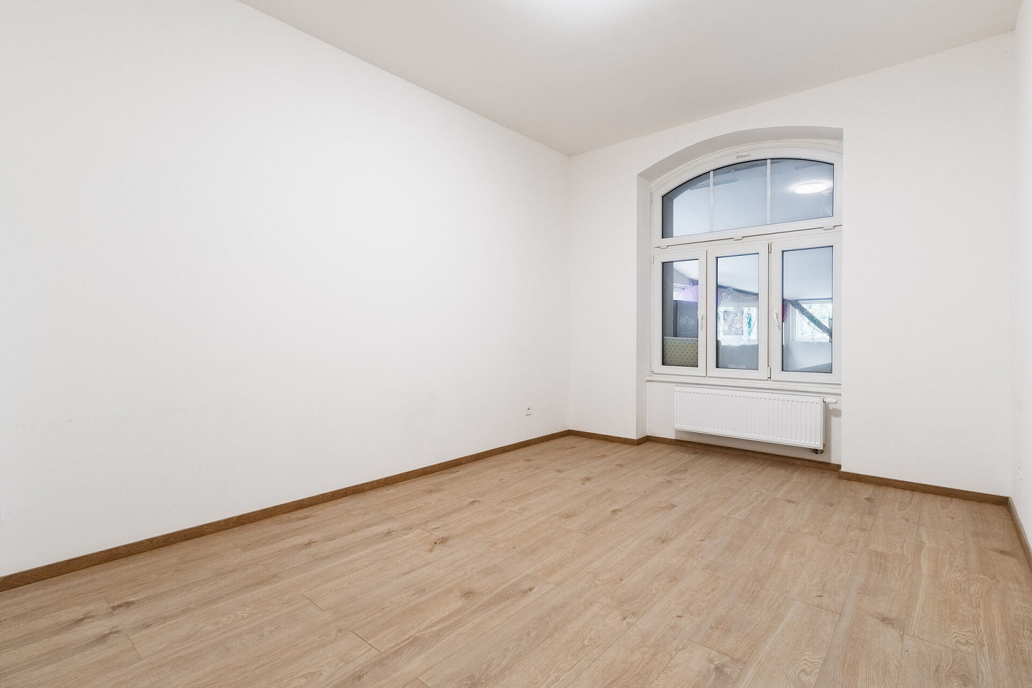 Pronájem obchodních prostor 20 m² – fotografie 4