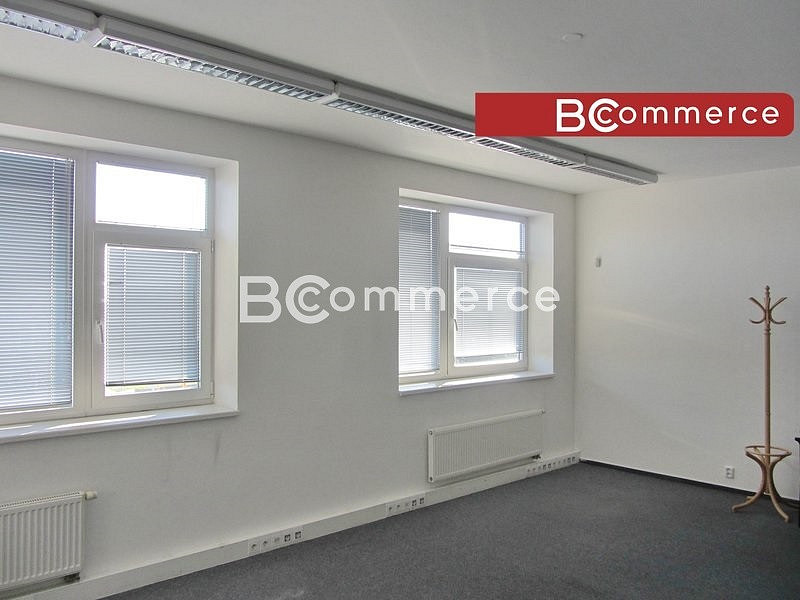 Pronájem kanceláře 135 m² – fotografie 4