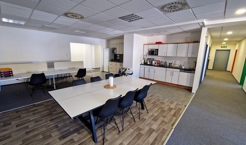 Pronájem kanceláře 394 m², Praha – náhled fotky 9