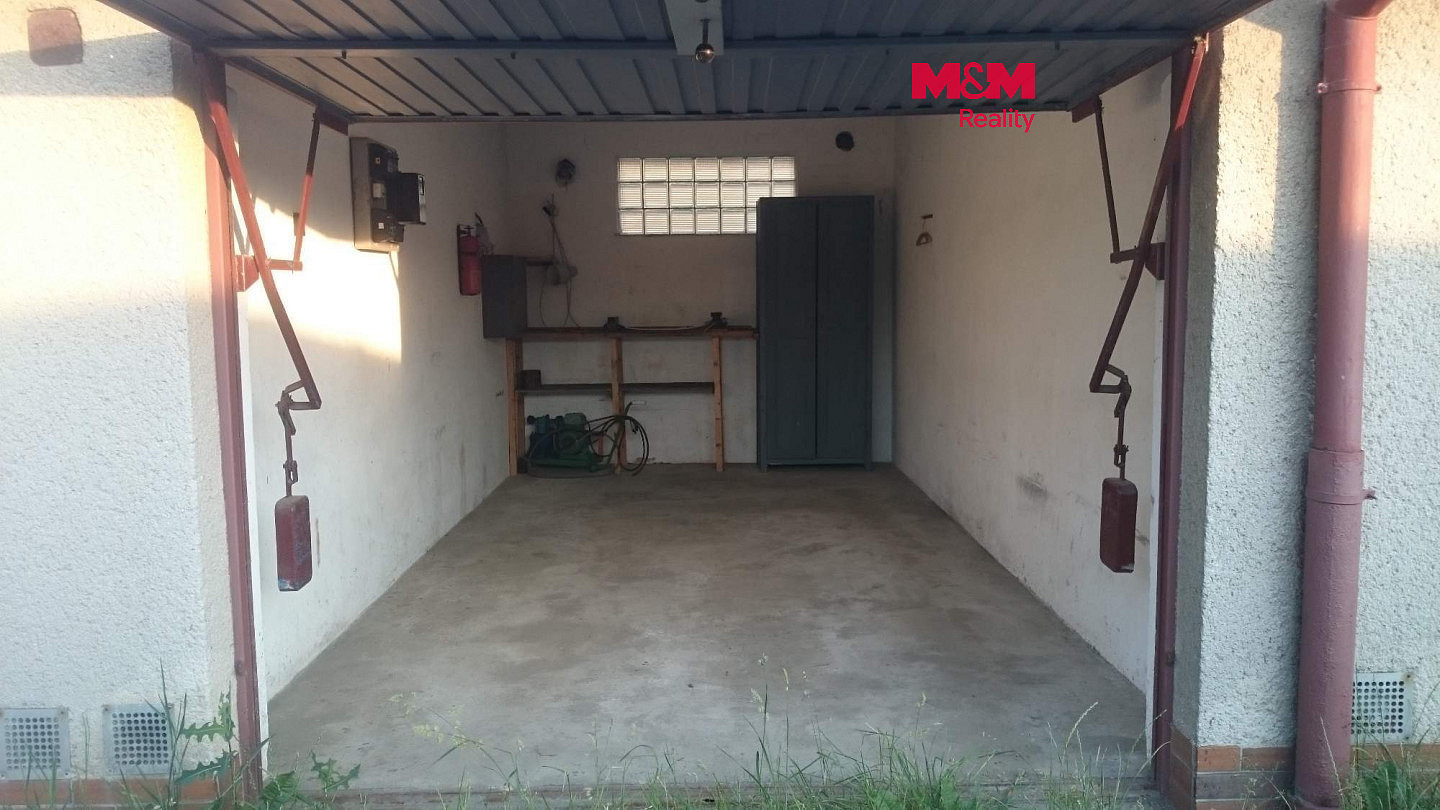 Pronájem řadové garáže 18 m2 klatovy, ul. družstevní