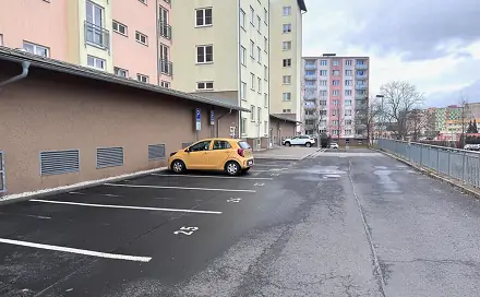 Venkovní parkovací stání 13 m2, ul. Waldertova, Waldertova, Karlovy Vary - Drahovice