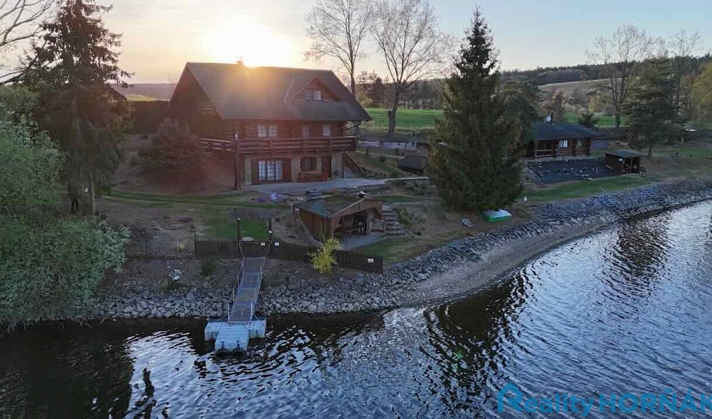 Prodej ubytovacího objektu 293 m², Hluboká nad Vltavou – náhled fotky 9