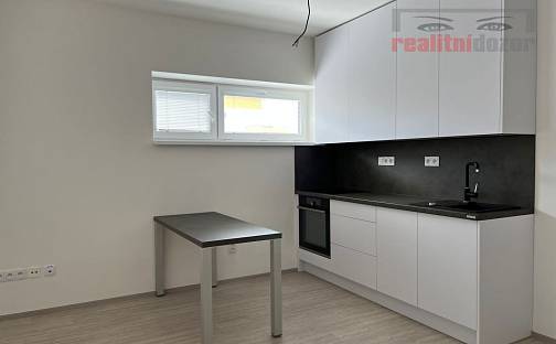 Pronájem bytu 1+kk 30 m², Hlinecká, Brno - Žebětín