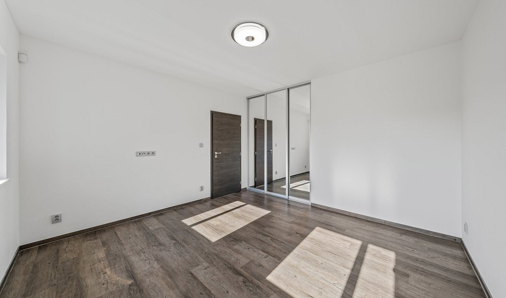Prodej domu 197 m² s pozemkem 621 m², Kobylnice – náhled fotky 9