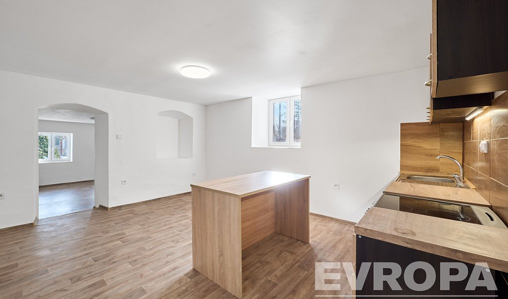 Prodej domu 200 m² s pozemkem 384 m², Proseč – náhled fotky 2
