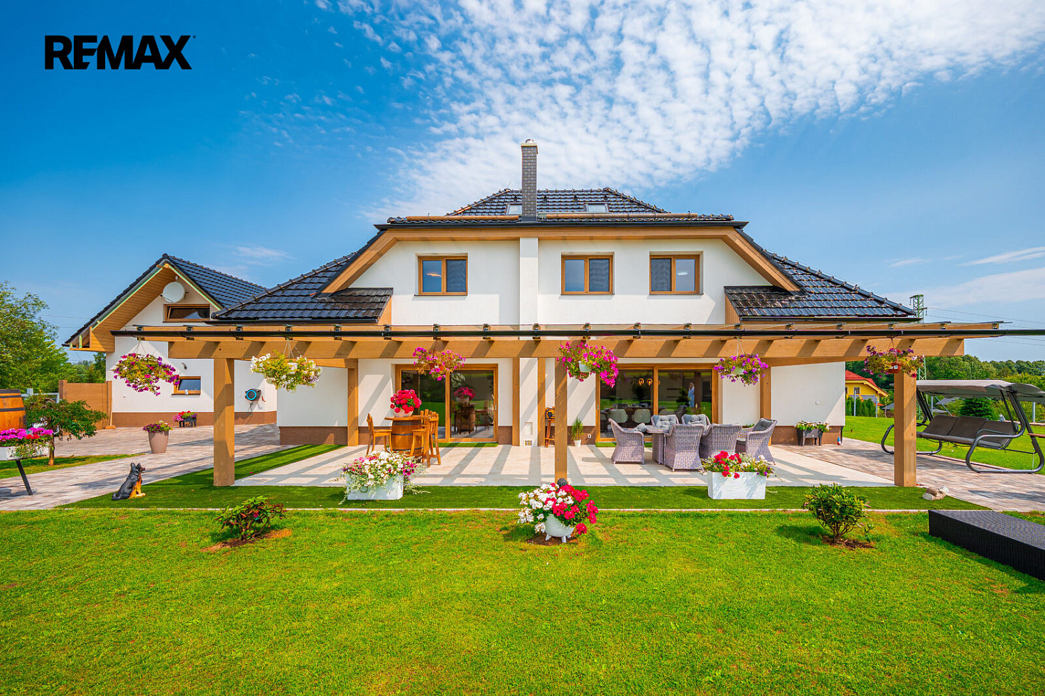 Prodej domu 350 m² s pozemkem 2 074 m²
