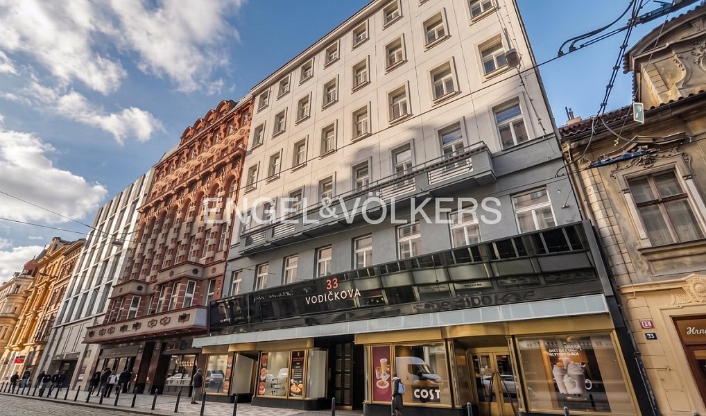 Pronájem kanceláře 381 m², Praha – fotka 1 z 9
