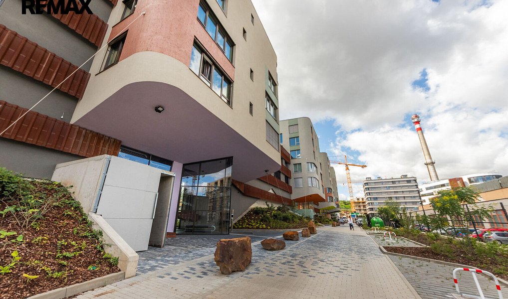 Pronájem bytu 1+kk 37 m², Praha – náhled fotky 19