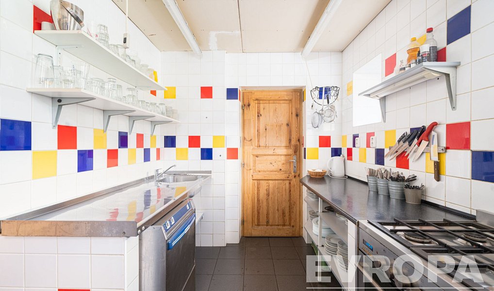 Prodej ubytovacího objektu 425 m², Benecko – náhled fotky 10