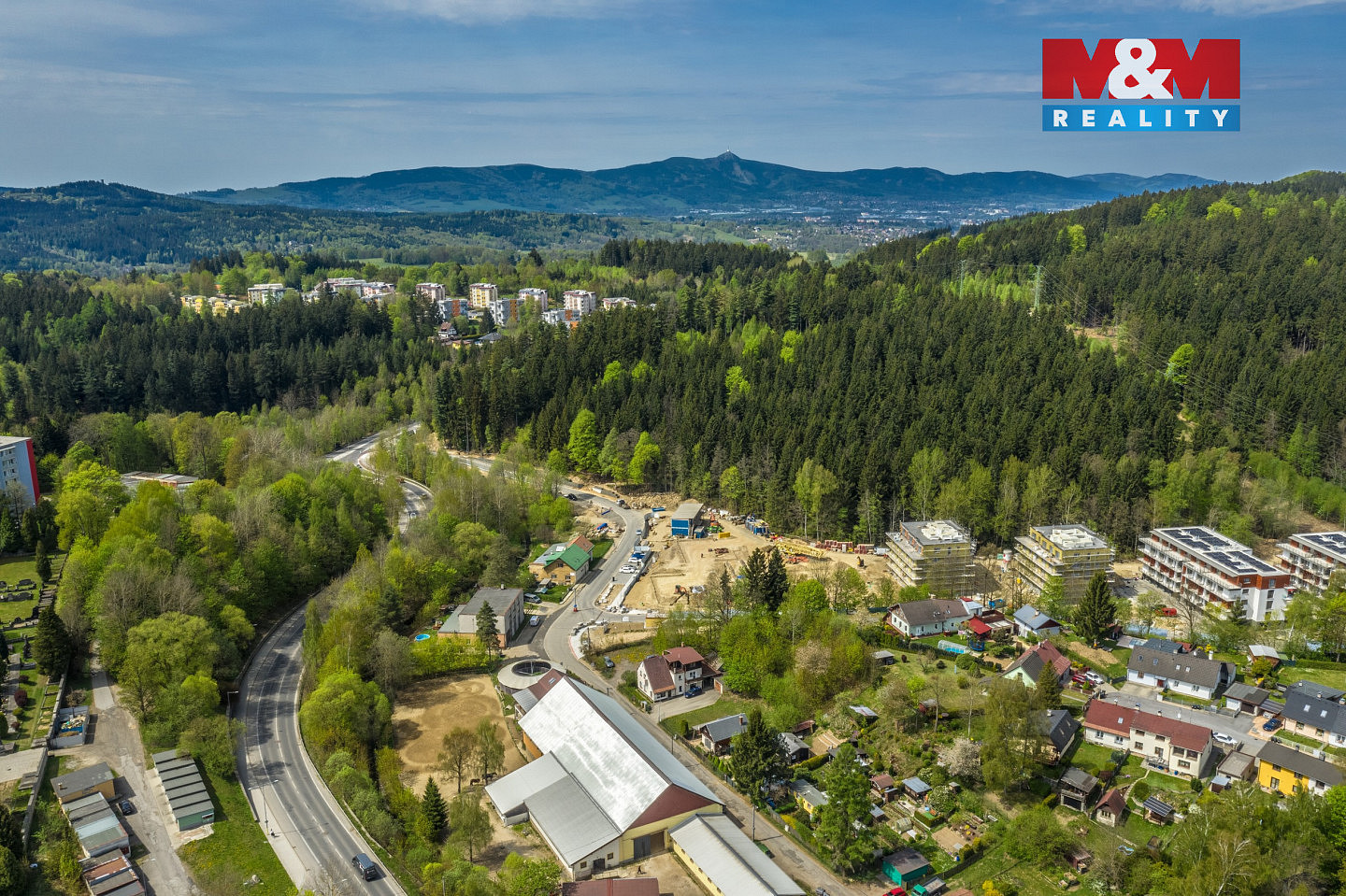 Prodej domu 200 m² s pozemkem 2 098 m² — photo 2