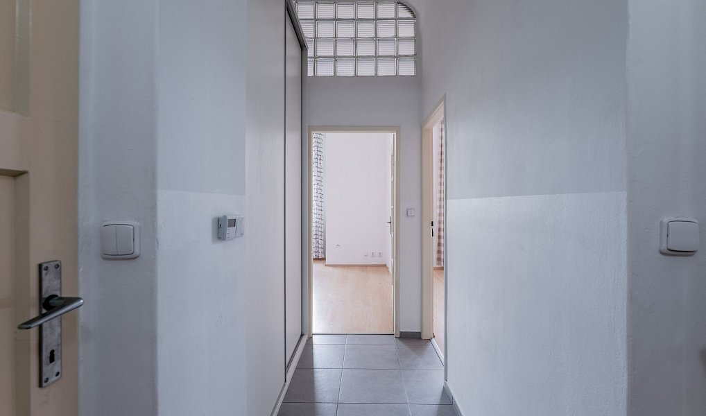 Pronájem bytu 2+kk 57 m², Praha – náhled fotky 24