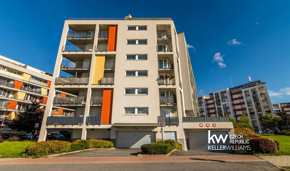 Prodej bytu 4+kk 95 m², Praha – náhled fotky 48
