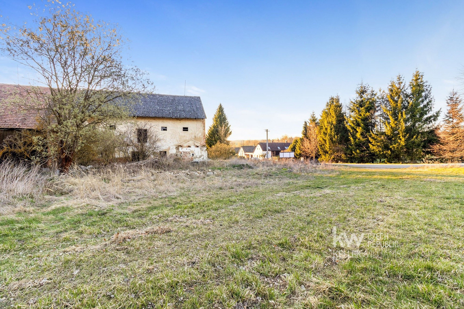 Prodej komerčního pozemku 1 200 m²