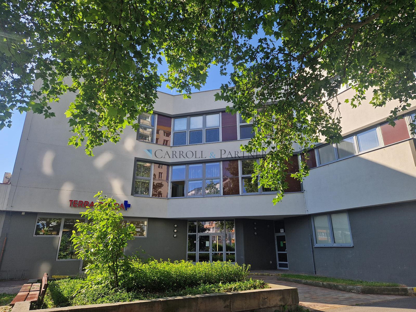 Pronájem komerčního objektu (jiného typu) 75 m²
