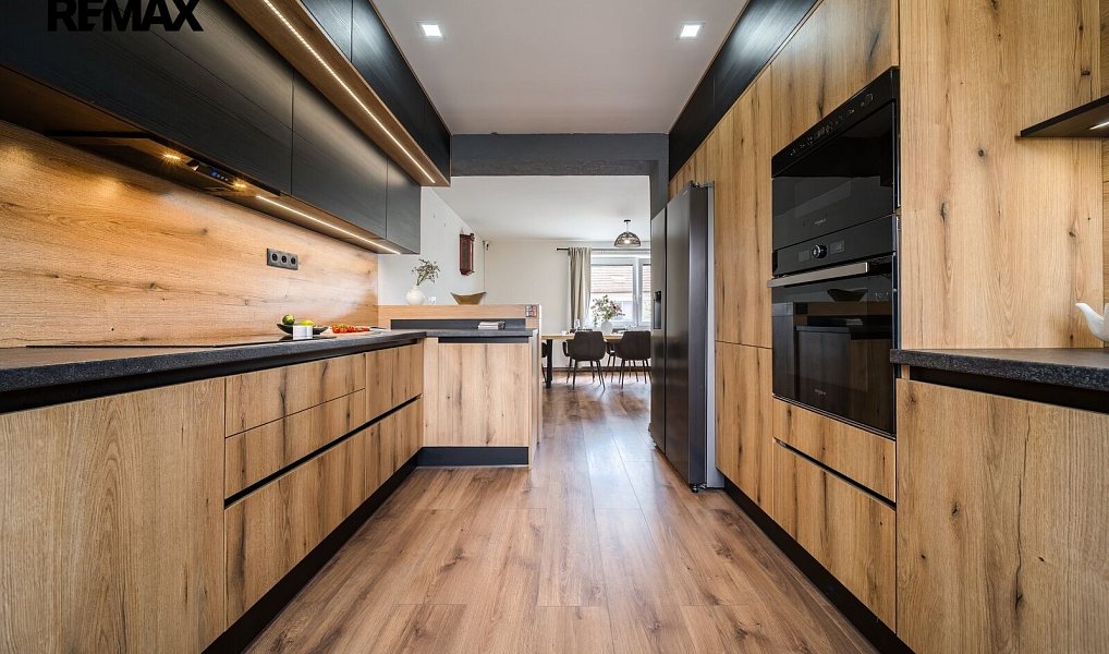 Prodej domu 290 m² s pozemkem 671 m², Ratíškovice – náhled fotky 3