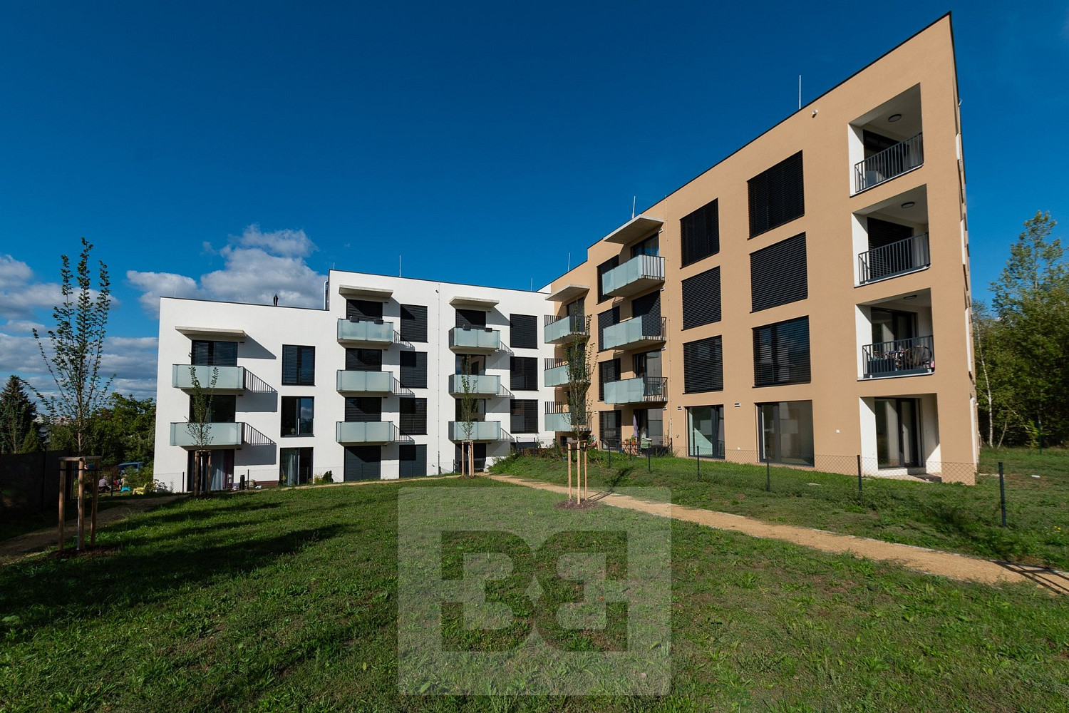 Pronájem bytu 1+kk 37 m² – fotografie 2
