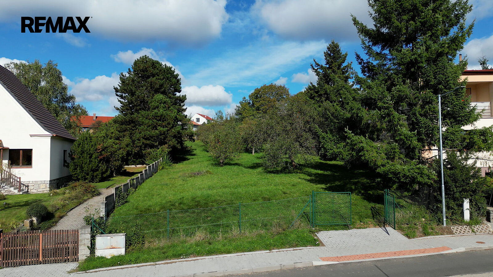 Prodej stavebního pozemku 2 359 m² – fotografie 2