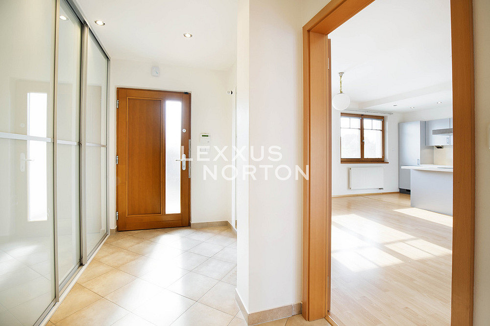 Pronájem domu 190 m² s pozemkem 811 m² – další
