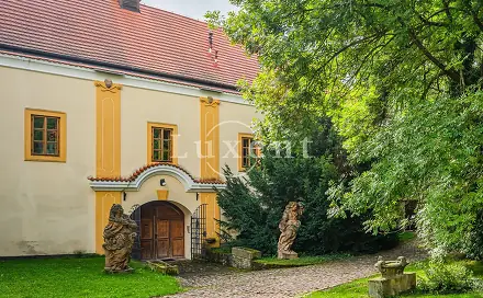 Prodej domu 2 500 m² s pozemkem 6 302 m², U Tvrze, Třebotov, okres Praha-západ