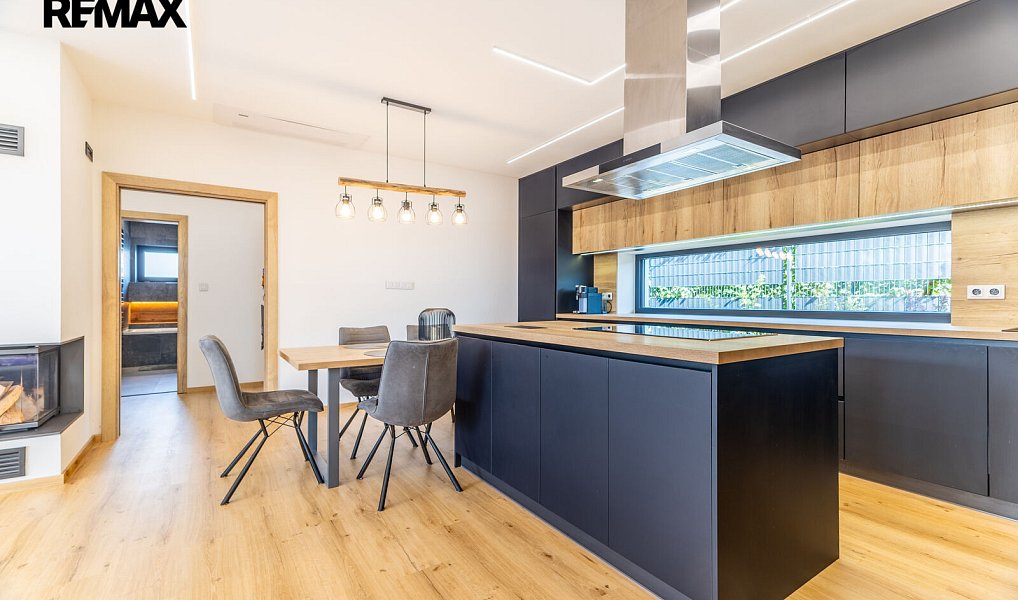 Prodej domu 180 m² s pozemkem 918 m², Černuc – náhled fotky 9