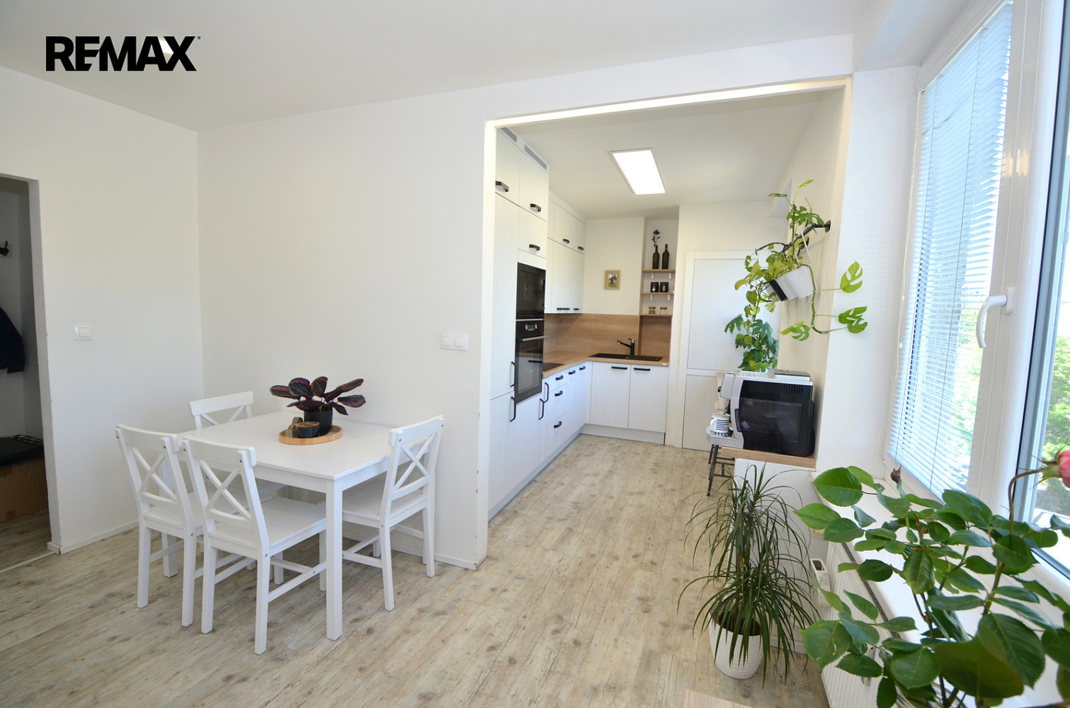 Pronájem bytu 3+kk 63 m² – pohled 4