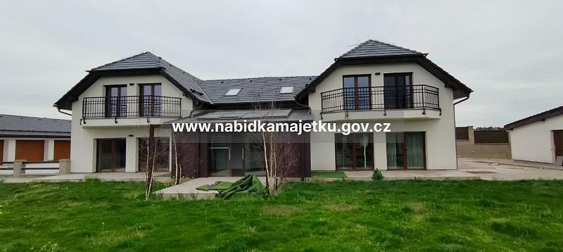 Prodej domu 767 m² s pozemkem 2 143 m²