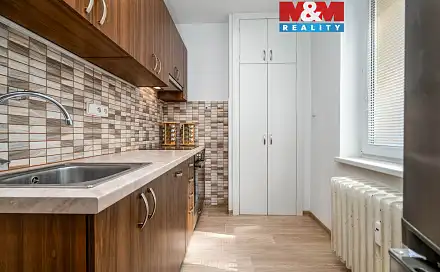 Prodej bytu 2+1 53 m², Benešovo náměstí, Pardubice - Zelené Předměstí