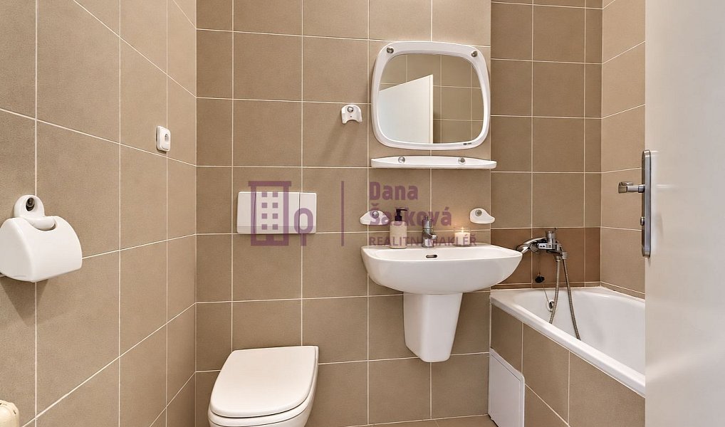 Pronájem bytu 1+kk 19 m², Jindřichův Hradec – náhled fotky 2