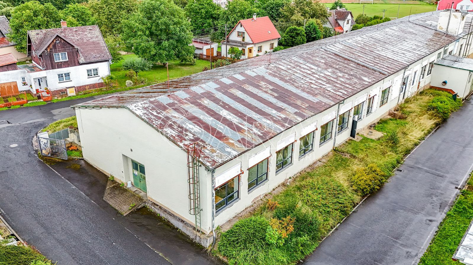 Pronájem skladovacích prostor 1 700 m² – fotografie 2